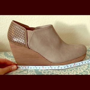 Dr. Scholl’s beige wedges size 9.5m